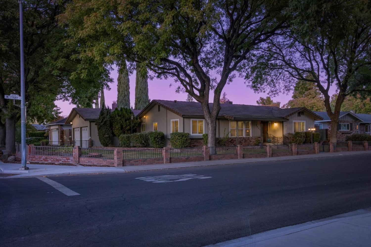 Detail Gallery Image 3 of 42 For 2601 Westbury Ln, Modesto,  CA 95355 - 3 Beds | 3 Baths