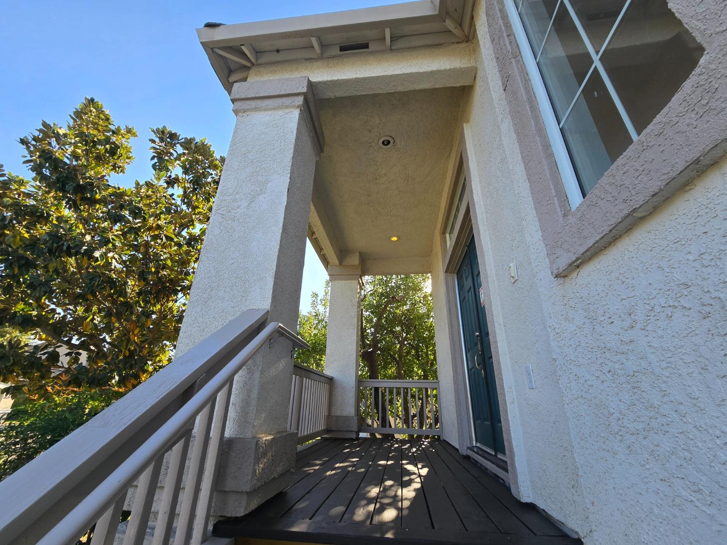 Detail Gallery Image 2 of 43 For 3409 Hepburn Cir, Stockton,  CA 95209 - 3 Beds | 2/1 Baths