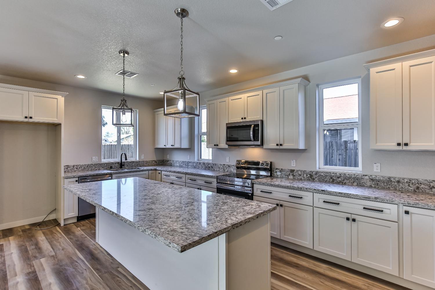 Detail Gallery Image 3 of 21 For 6236 25th Street, Sacramento,  CA 95822 - 4 Beds | 2/1 Baths