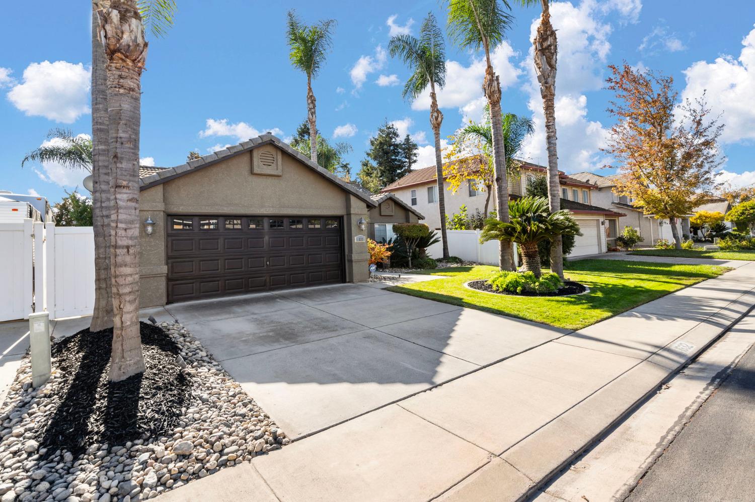 Detail Gallery Image 4 of 58 For 1932 Rockypoint Way, Riverbank,  CA 95367 - 3 Beds | 2 Baths