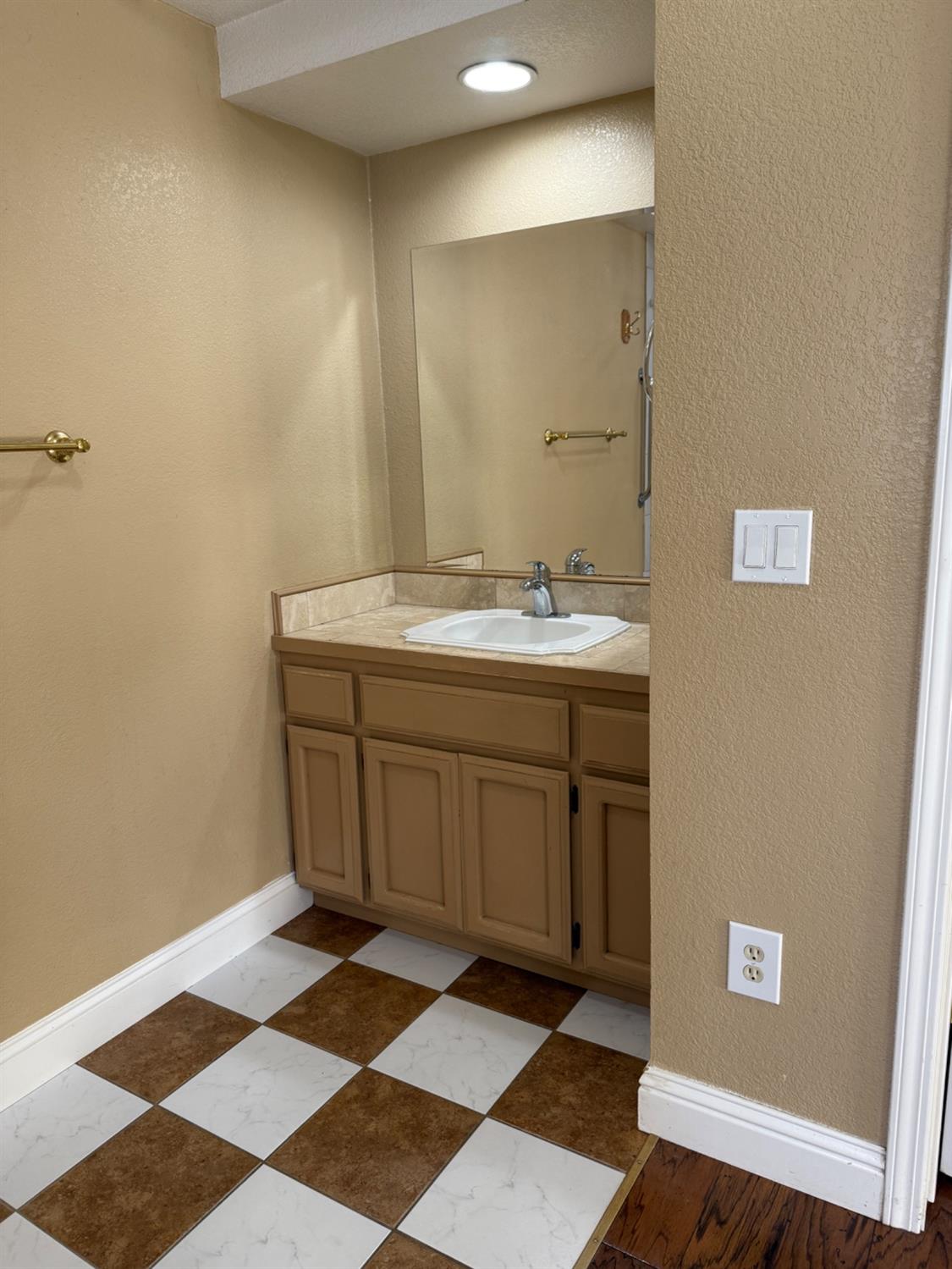 Detail Gallery Image 13 of 19 For 3316 Blackrock Pl, Modesto,  CA 95454 - 3 Beds | 2 Baths