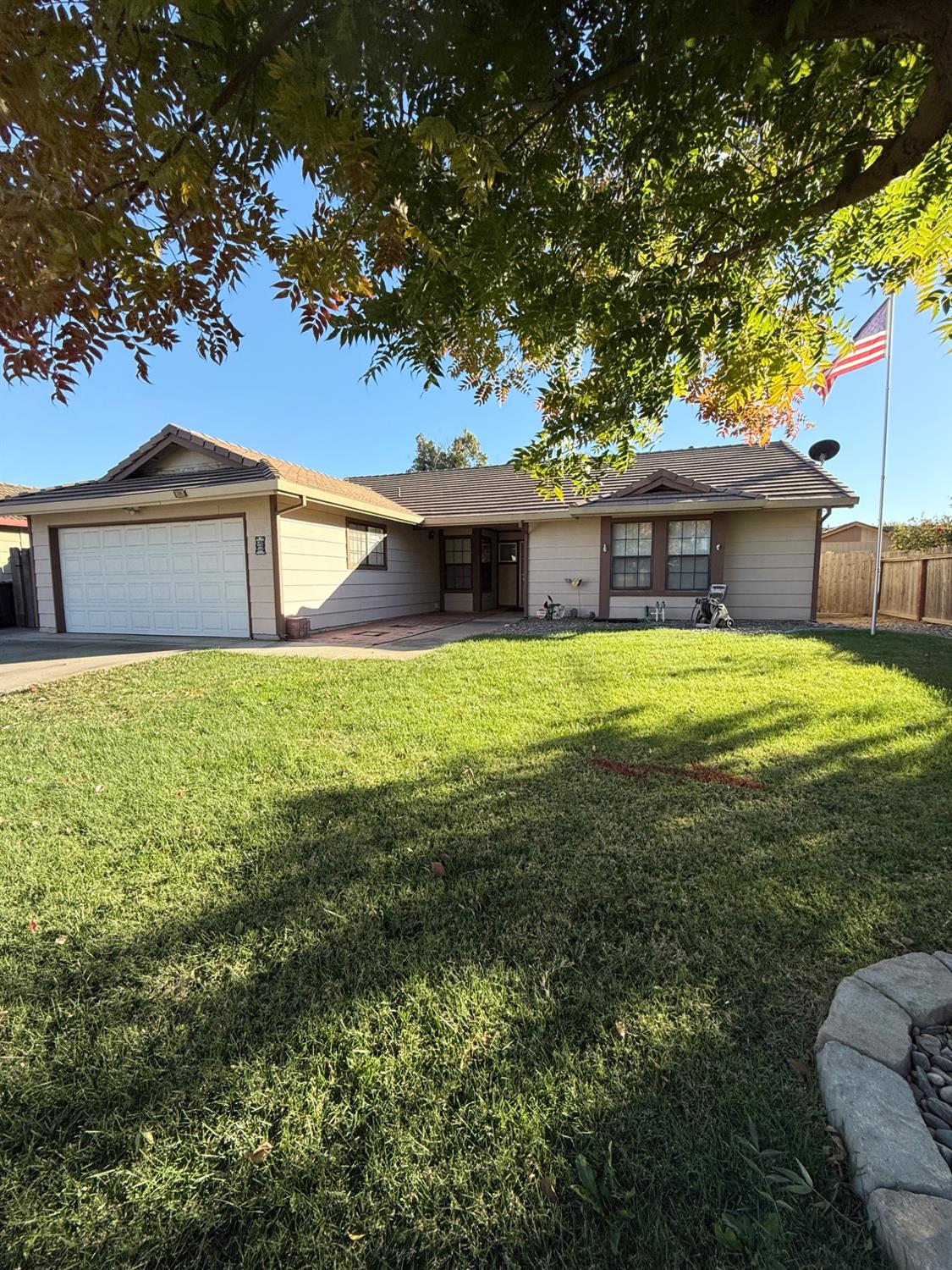 Detail Gallery Image 2 of 19 For 3316 Blackrock Pl, Modesto,  CA 95454 - 3 Beds | 2 Baths