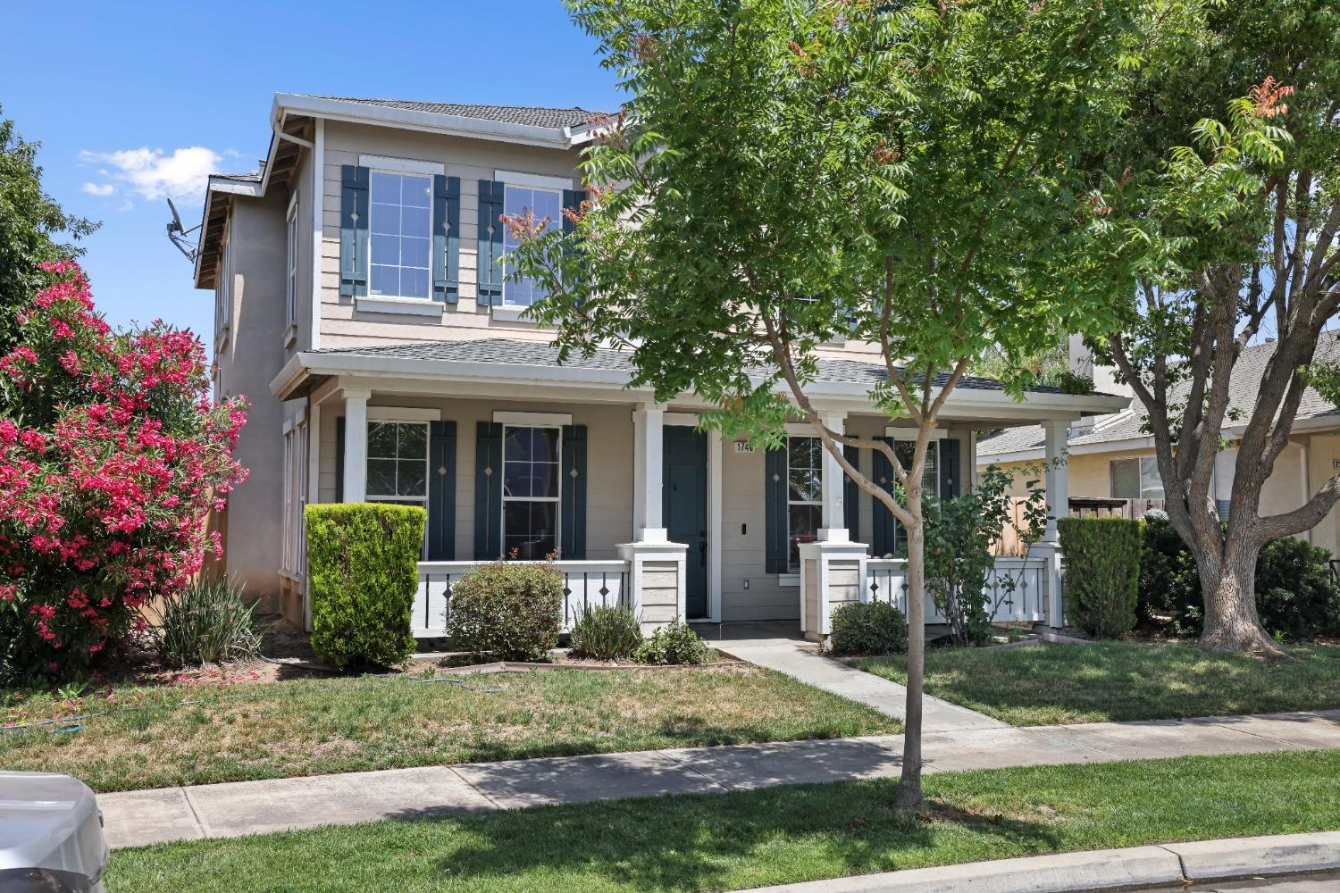 Detail Gallery Image 1 of 40 For 1740 Vintage Cir, Oakdale,  CA 95361 - 4 Beds | 2/1 Baths