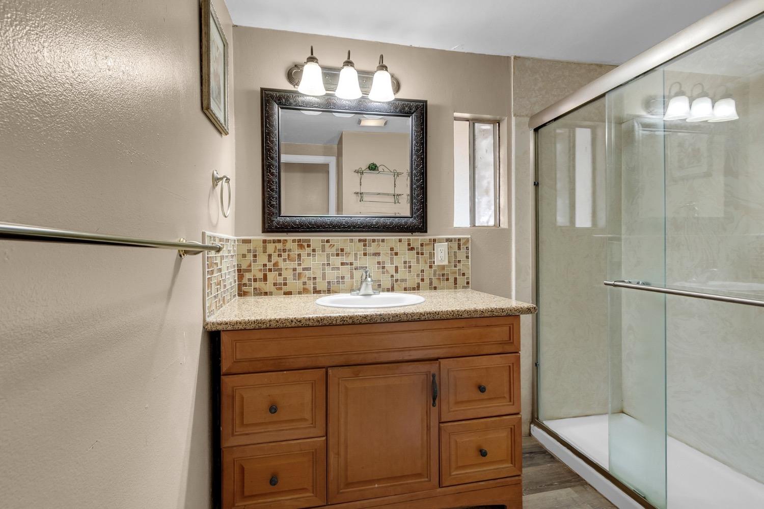 Detail Gallery Image 10 of 19 For 7319 Bold Ln, Sacramento,  CA 95823 - 2 Beds | 2 Baths