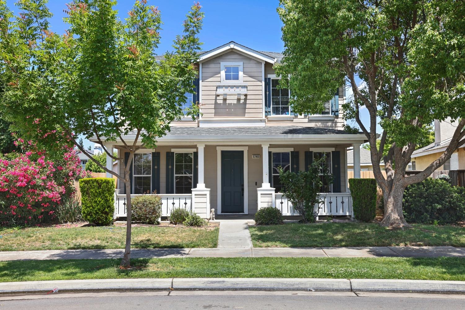 Detail Gallery Image 2 of 40 For 1740 Vintage Cir, Oakdale,  CA 95361 - 4 Beds | 2/1 Baths