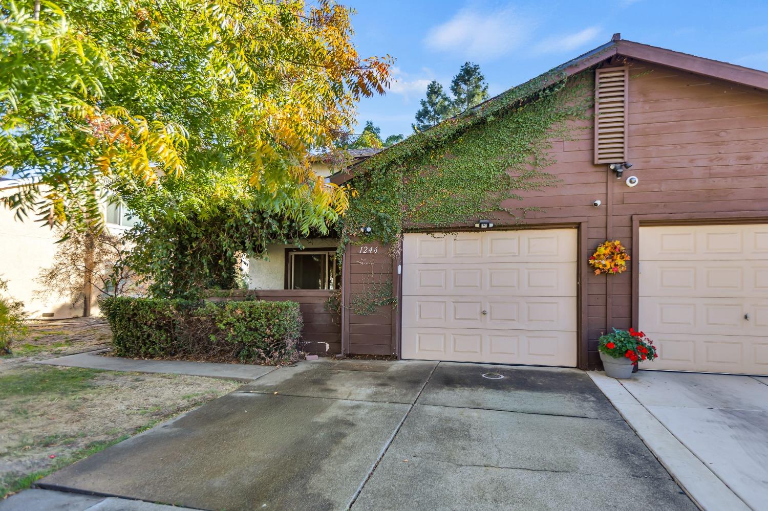 Detail Gallery Image 2 of 35 For 1246 Pebblewood Dr, Sacramento,  CA 95833 - 3 Beds | 2 Baths