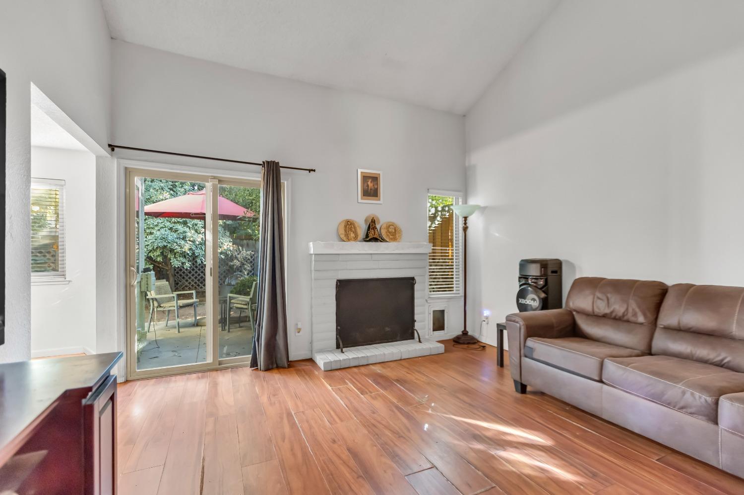 Detail Gallery Image 9 of 35 For 1246 Pebblewood Dr, Sacramento,  CA 95833 - 3 Beds | 2 Baths