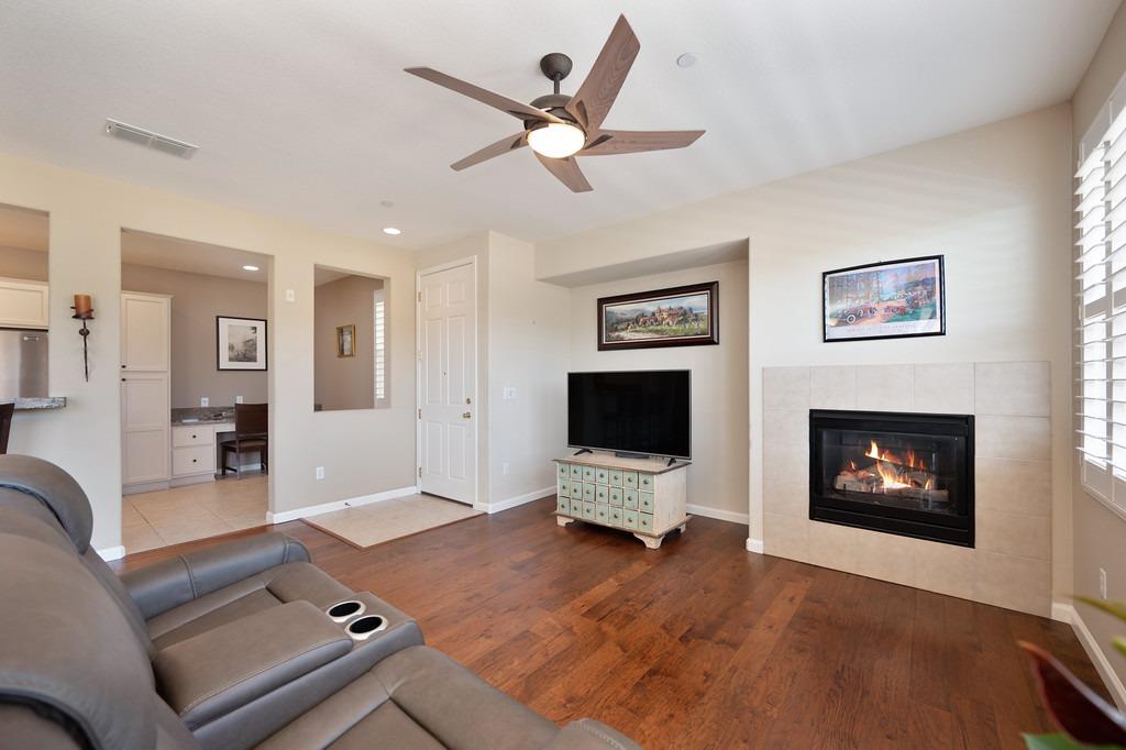 Detail Gallery Image 13 of 49 For 2902 Esplanade Cir, Folsom,  CA 95630 - 2 Beds | 2/1 Baths