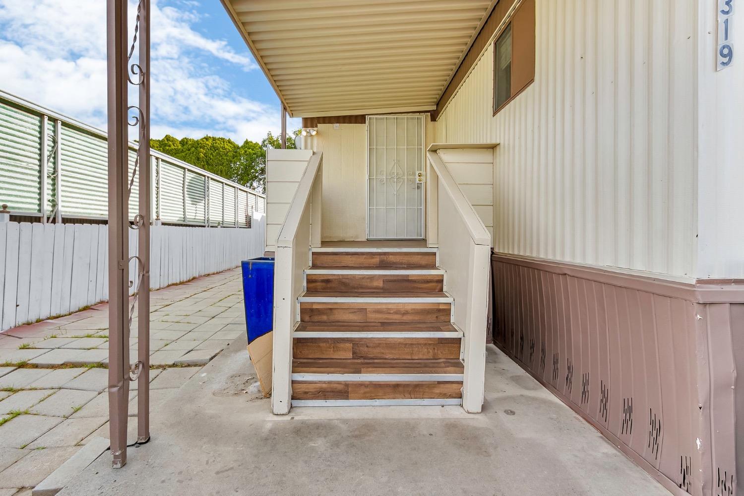 Detail Gallery Image 14 of 19 For 7319 Bold Ln, Sacramento,  CA 95823 - 2 Beds | 2 Baths