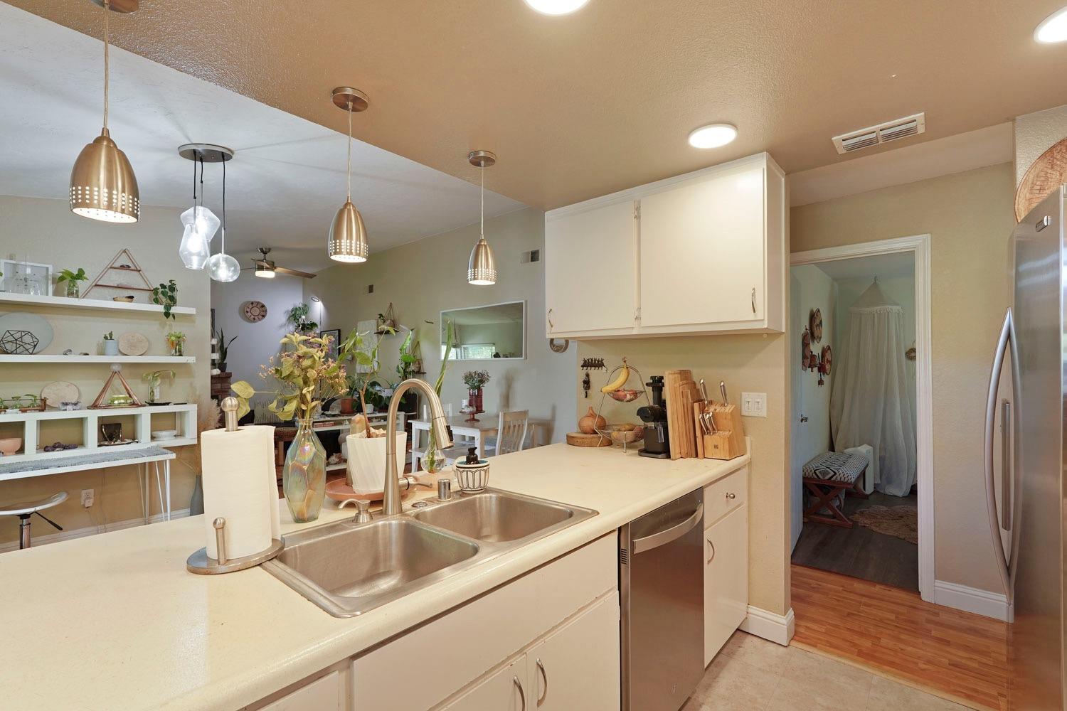 Detail Gallery Image 17 of 46 For 2895 Aquino Dr, Sacramento,  CA 95833 - 3 Beds | 2 Baths