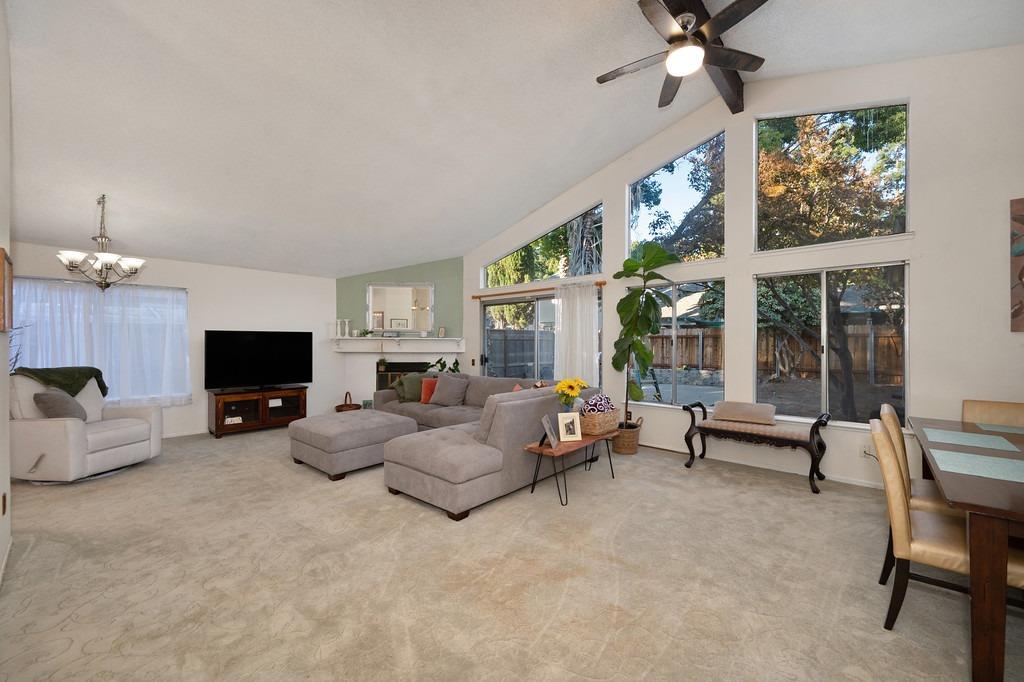 Detail Gallery Image 10 of 31 For 3112 Mill Oak Way, Sacramento,  CA 95833 - 3 Beds | 2 Baths