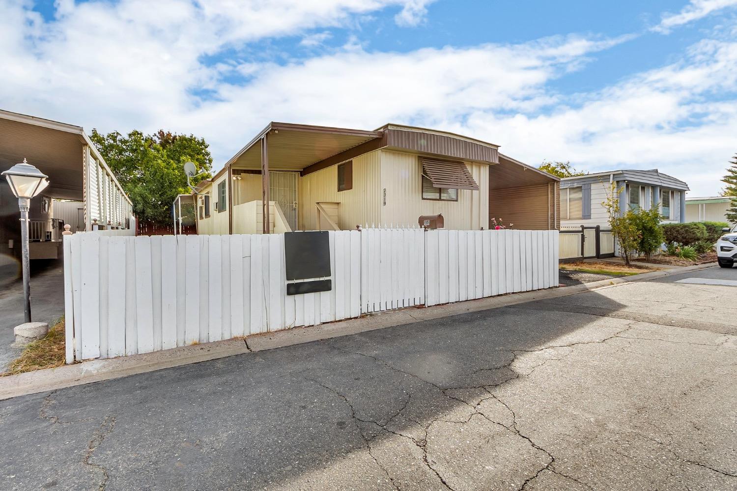 Detail Gallery Image 1 of 19 For 7319 Bold Ln, Sacramento,  CA 95823 - 2 Beds | 2 Baths