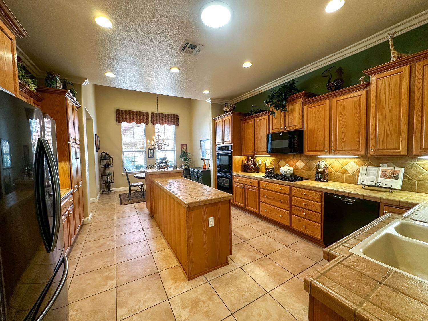 Detail Gallery Image 11 of 64 For 2818 Rockaway Ln, Sacramento,  CA 95835 - 2 Beds | 2/1 Baths