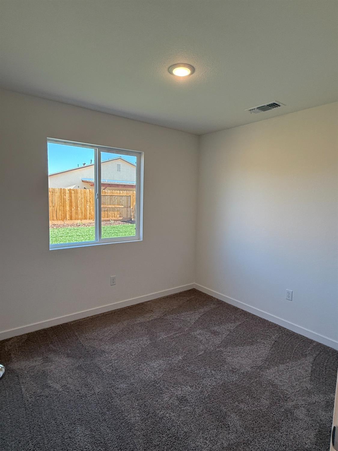 Detail Gallery Image 14 of 18 For 400 Ingraham Ct, Los Banos,  CA 93635 - 3 Beds | 2 Baths