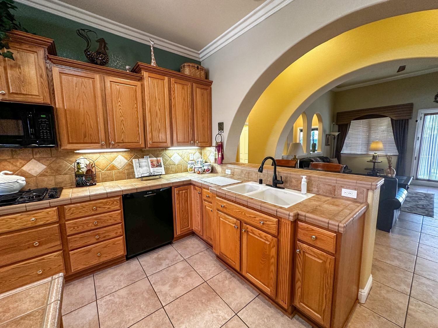 Detail Gallery Image 16 of 64 For 2818 Rockaway Ln, Sacramento,  CA 95835 - 2 Beds | 2/1 Baths