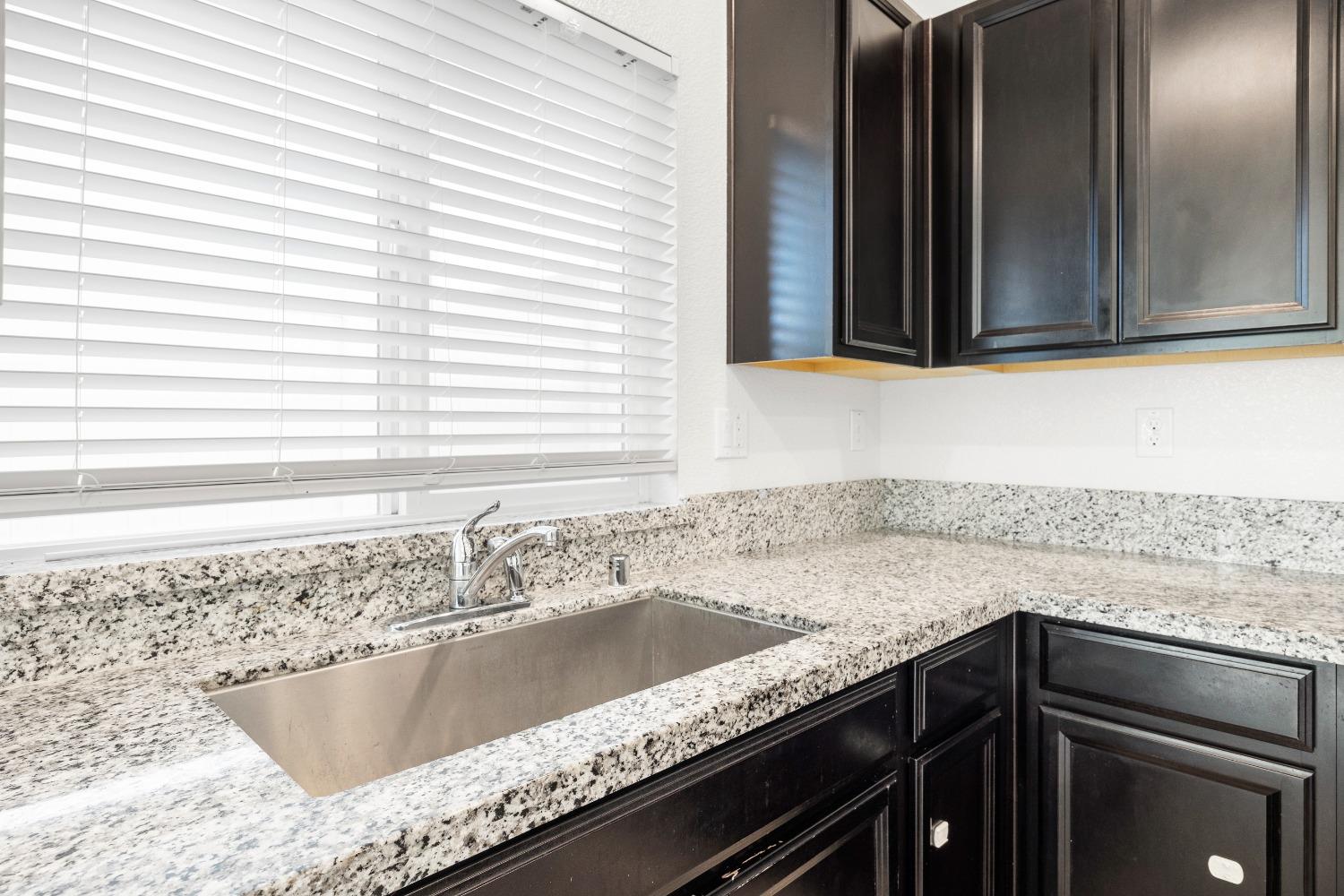 Detail Gallery Image 15 of 38 For 2 Bridgehome Ct, Sacramento,  CA 95834 - 3 Beds | 2/1 Baths