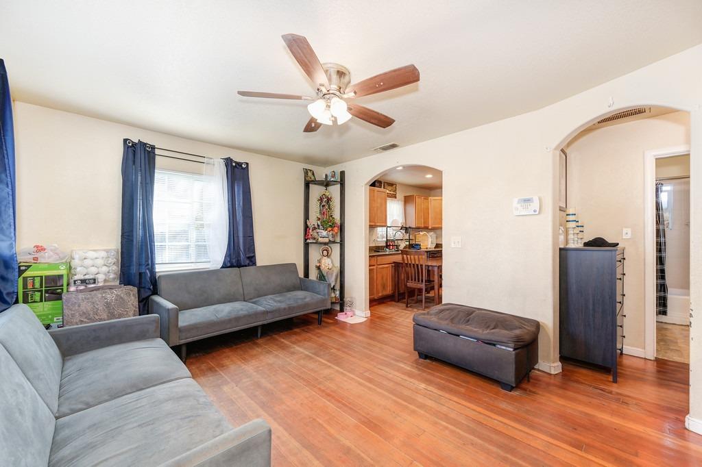 Detail Gallery Image 11 of 39 For 2571 Erickson St, Sacramento,  CA 95815 - 4 Beds | 2 Baths