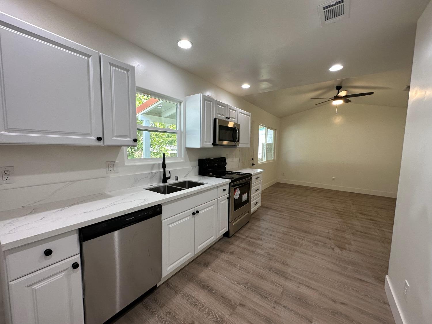 Detail Gallery Image 3 of 7 For 10781 4th St, Hood,  CA 95639 - 2 Beds | 1 Baths