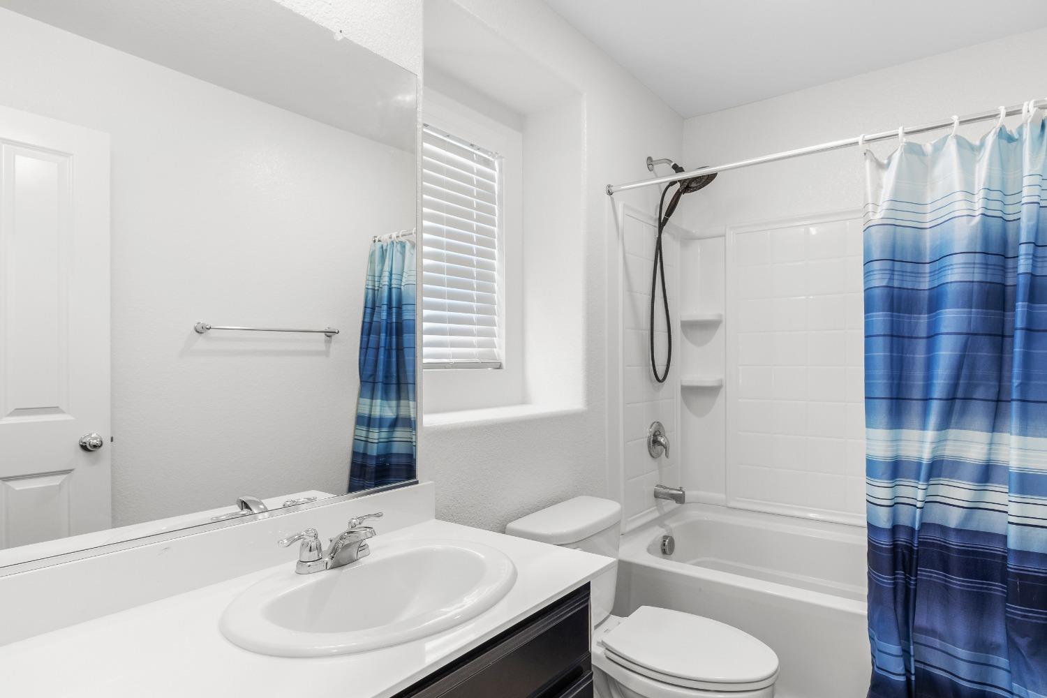 Detail Gallery Image 34 of 38 For 2 Bridgehome Ct, Sacramento,  CA 95834 - 3 Beds | 2/1 Baths