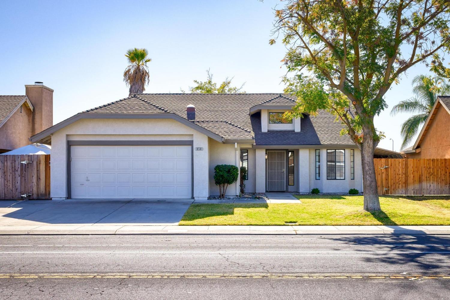 Detail Gallery Image 1 of 38 For 858 Mission Ridge Dr, Manteca,  CA 95337 - 3 Beds | 2 Baths