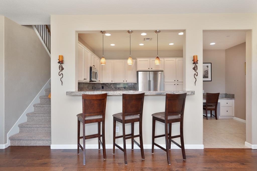 Detail Gallery Image 6 of 49 For 2902 Esplanade Cir, Folsom,  CA 95630 - 2 Beds | 2/1 Baths