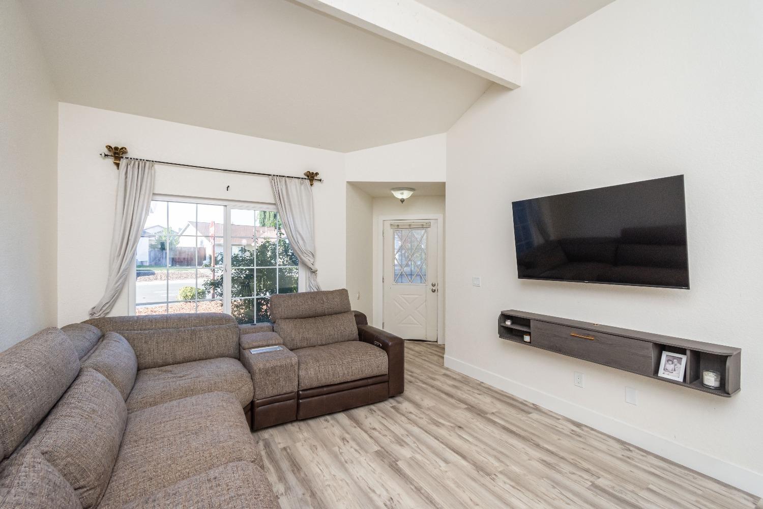 Detail Gallery Image 12 of 46 For 3828 N Country Dr, Antelope,  CA 95843 - 3 Beds | 2 Baths