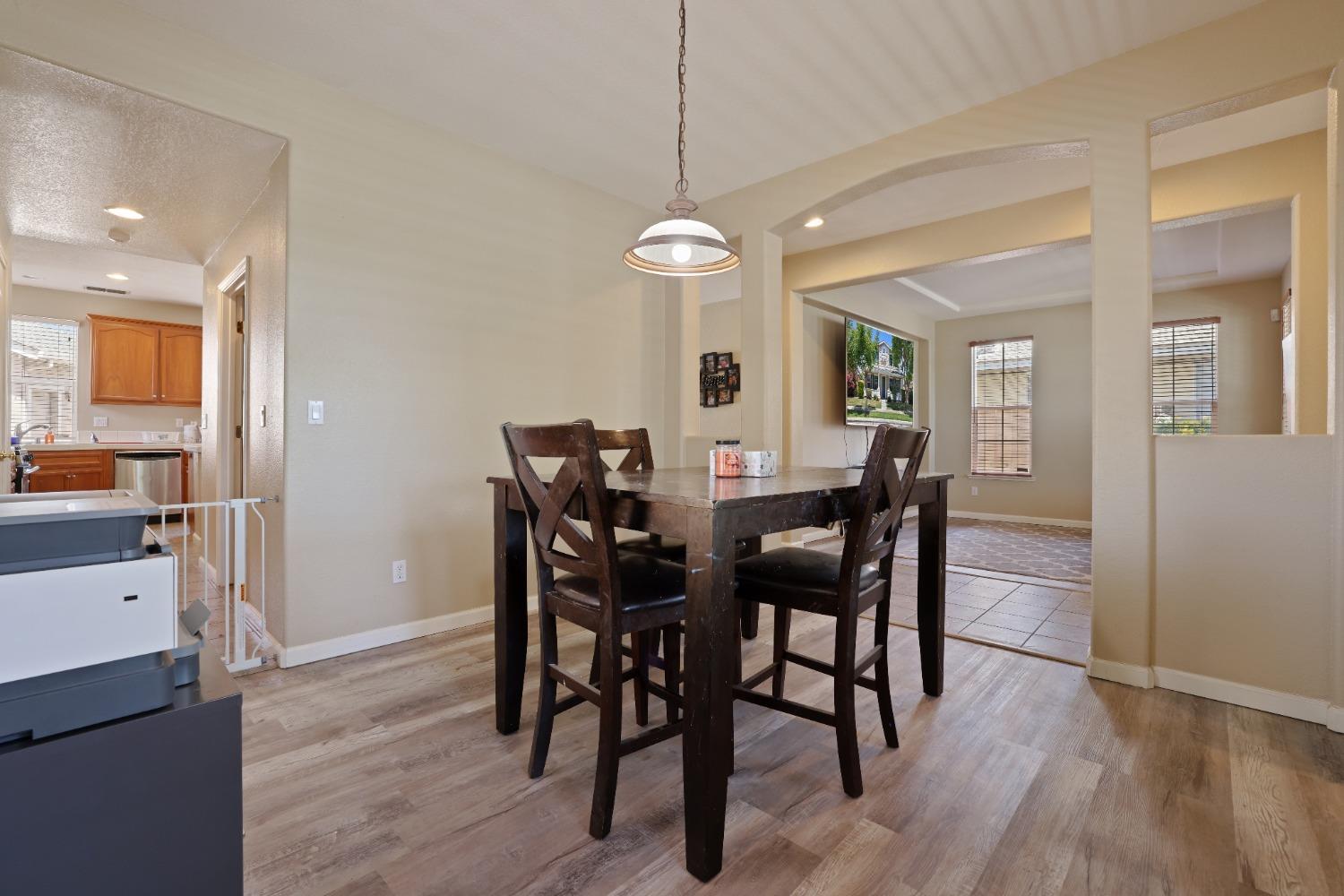 Detail Gallery Image 10 of 40 For 1740 Vintage Cir, Oakdale,  CA 95361 - 4 Beds | 2/1 Baths