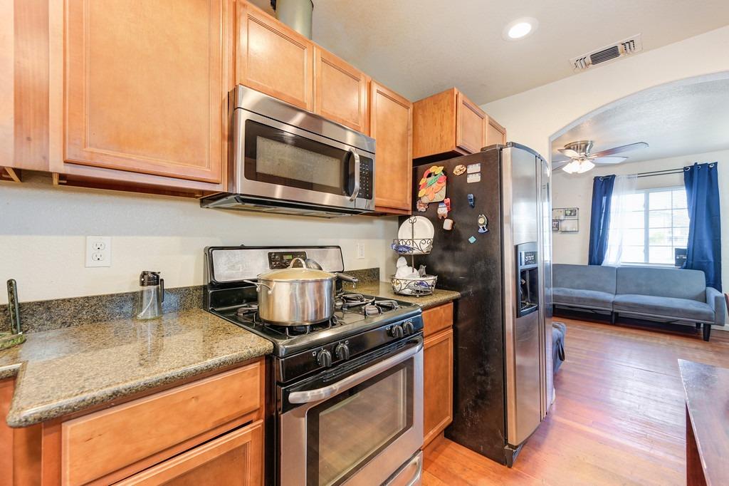 Detail Gallery Image 15 of 39 For 2571 Erickson St, Sacramento,  CA 95815 - 4 Beds | 2 Baths