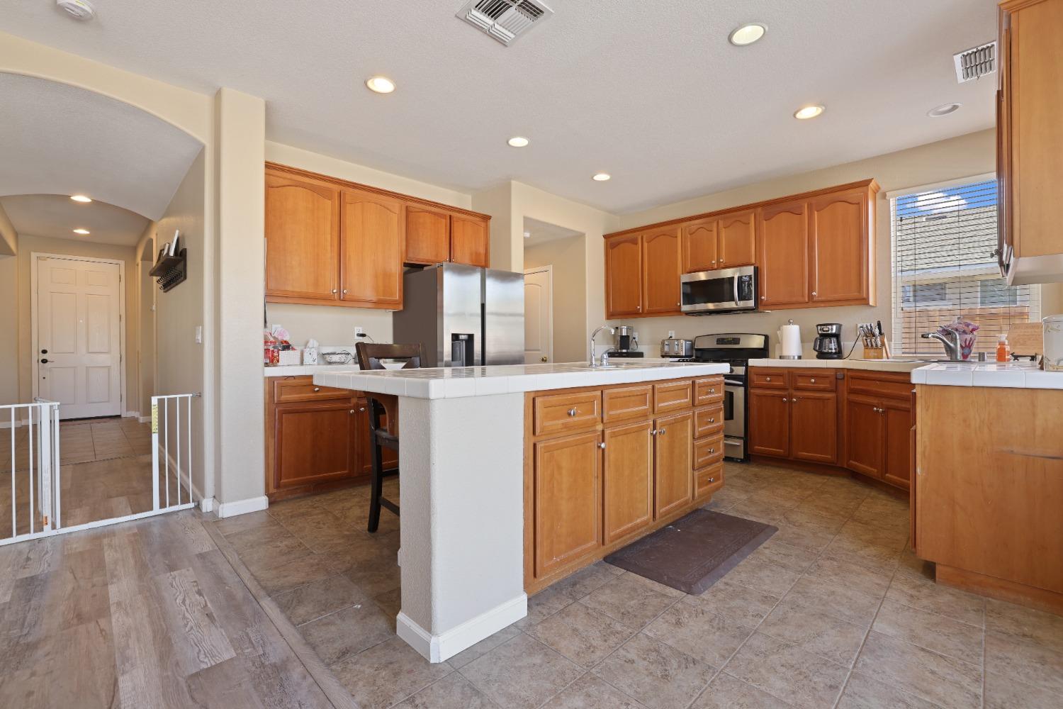 Detail Gallery Image 13 of 40 For 1740 Vintage Cir, Oakdale,  CA 95361 - 4 Beds | 2/1 Baths