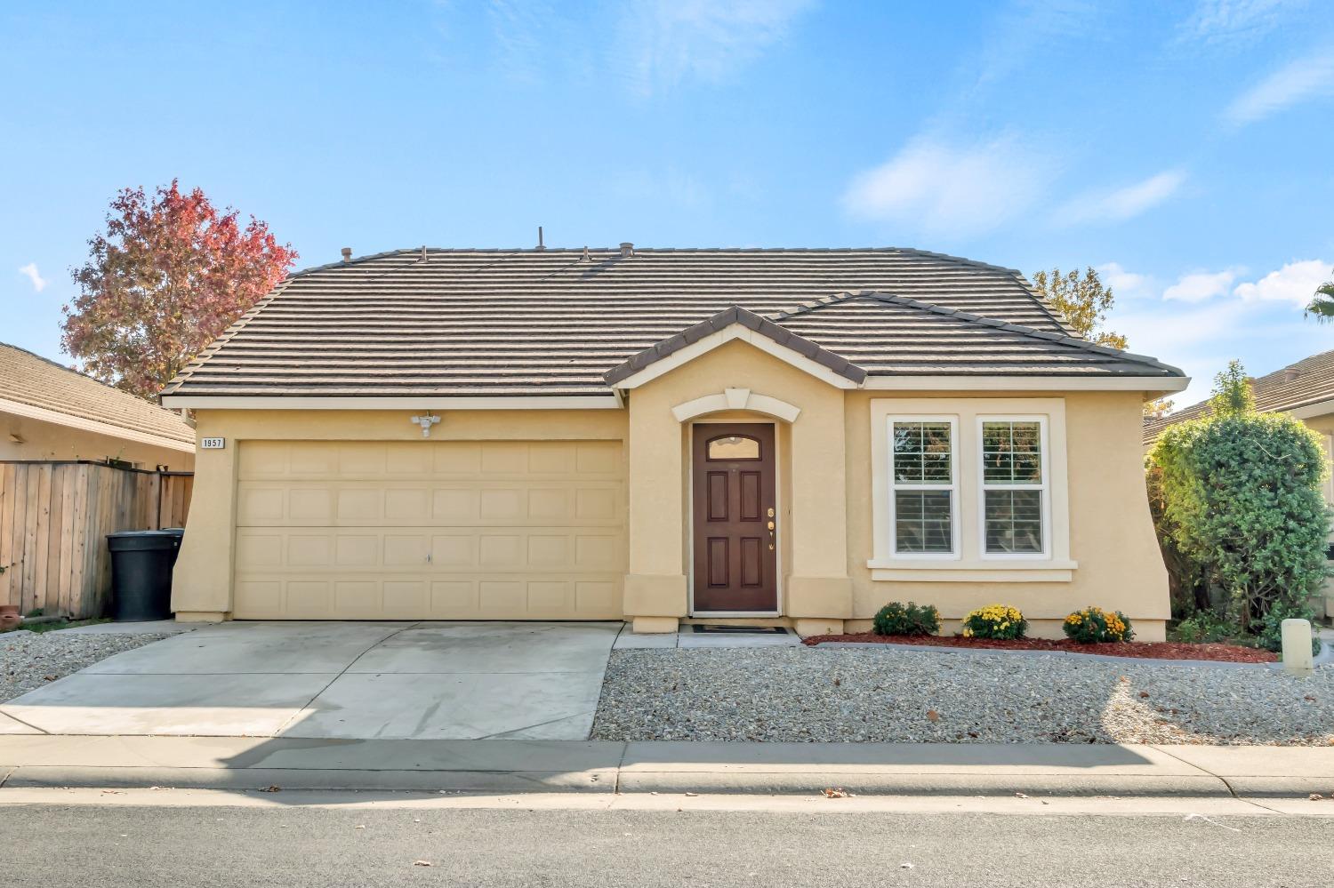 Detail Gallery Image 2 of 38 For 1957 Amber Waves Way, Roseville,  CA 95747 - 3 Beds | 2 Baths