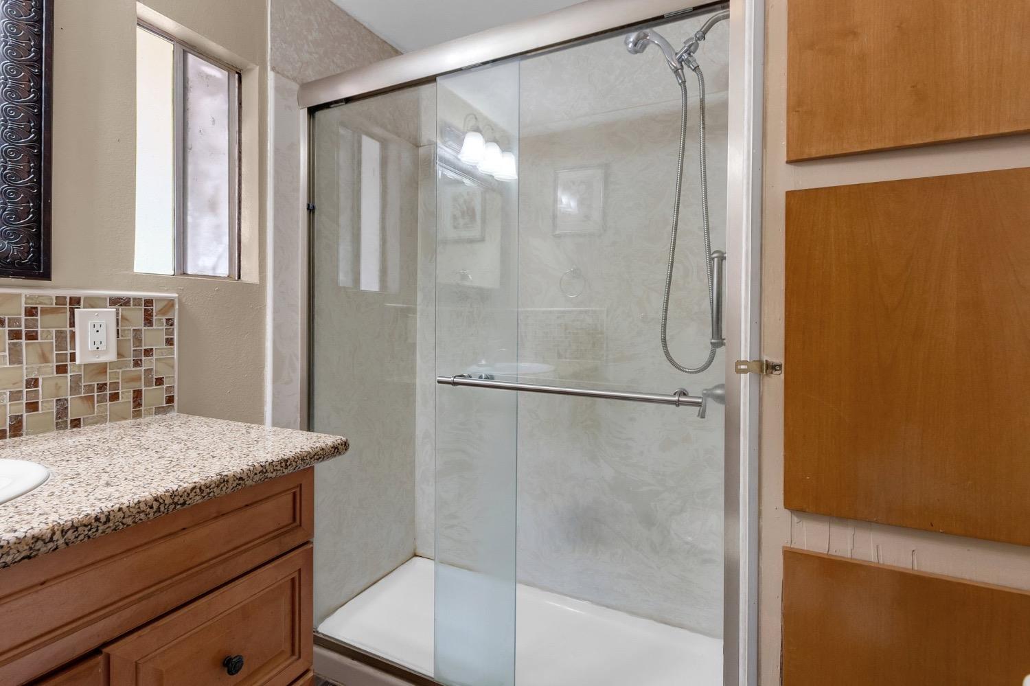 Detail Gallery Image 11 of 19 For 7319 Bold Ln, Sacramento,  CA 95823 - 2 Beds | 2 Baths