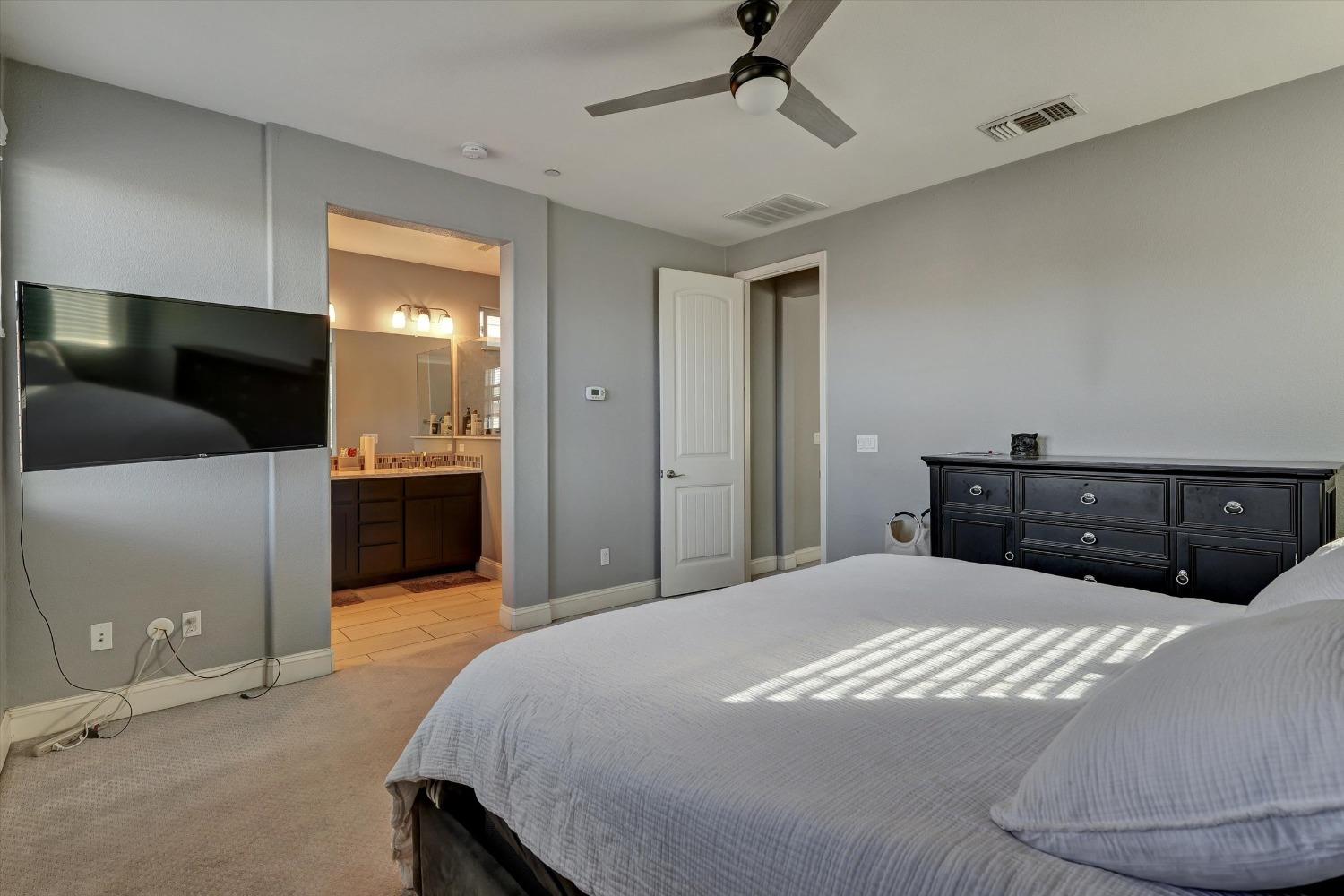 Detail Gallery Image 16 of 44 For 3682 Gozo Island Ave, Sacramento,  CA 95834 - 3 Beds | 2/1 Baths