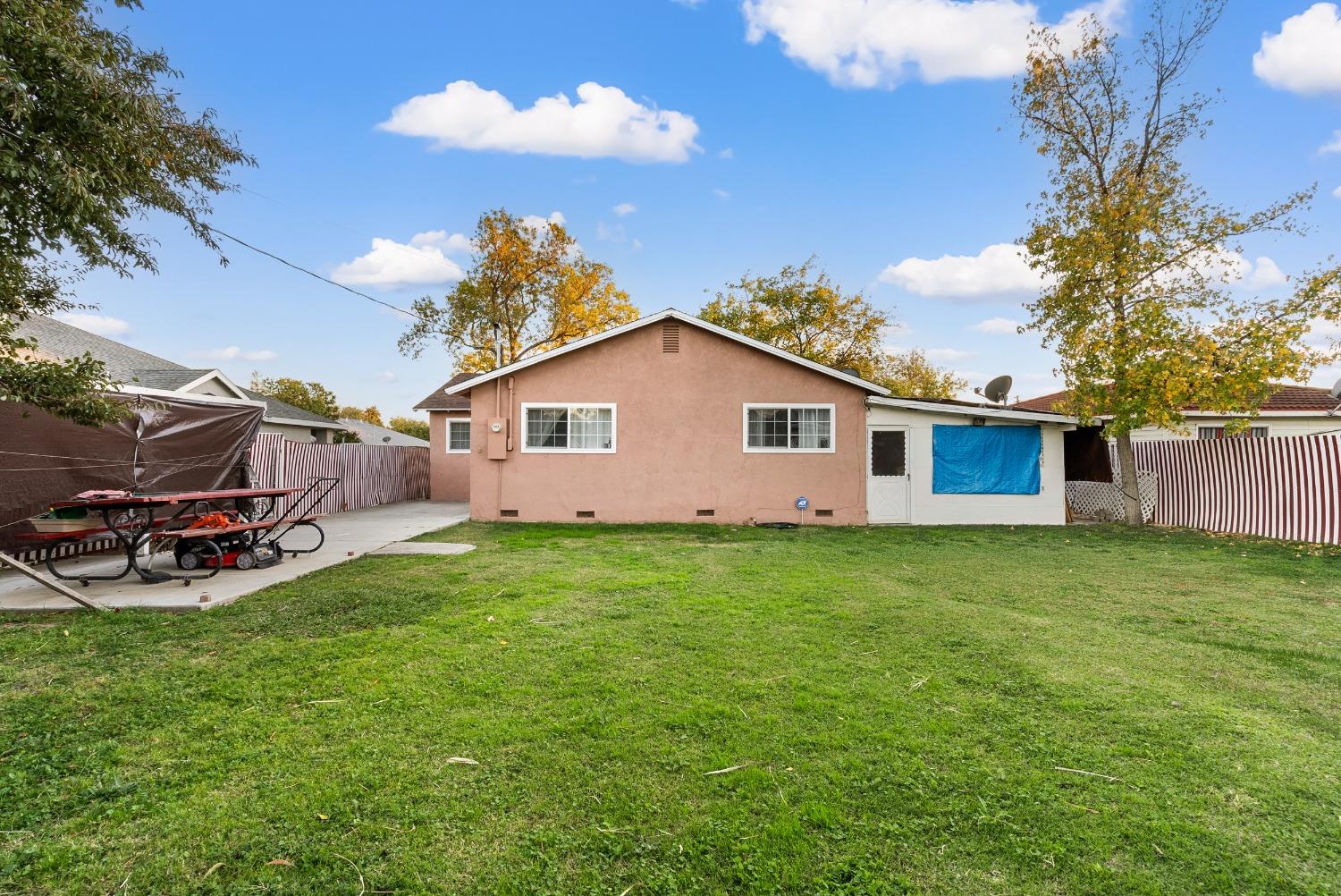 Detail Gallery Image 33 of 42 For 2711 52nd Ave, Sacramento,  CA 95822 - 3 Beds | 2 Baths