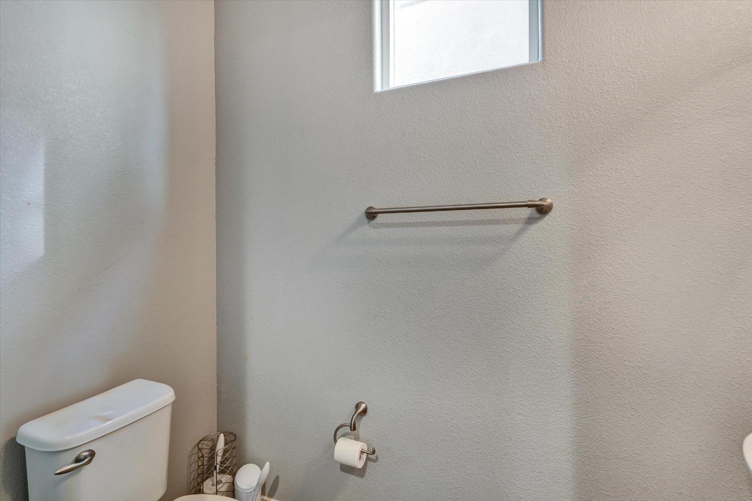 Detail Gallery Image 11 of 44 For 3682 Gozo Island Ave, Sacramento,  CA 95834 - 3 Beds | 2/1 Baths