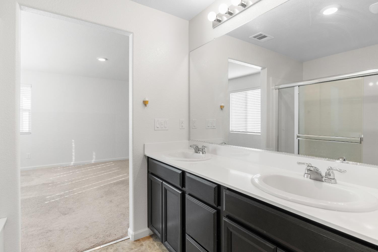 Detail Gallery Image 27 of 38 For 2 Bridgehome Ct, Sacramento,  CA 95834 - 3 Beds | 2/1 Baths