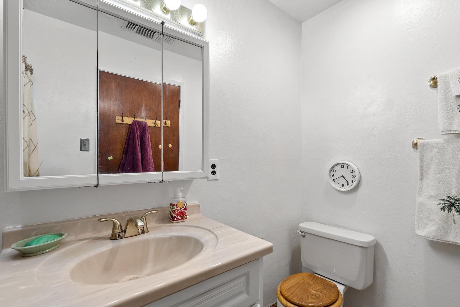 Detail Gallery Image 24 of 42 For 2711 52nd Ave, Sacramento,  CA 95822 - 3 Beds | 2 Baths