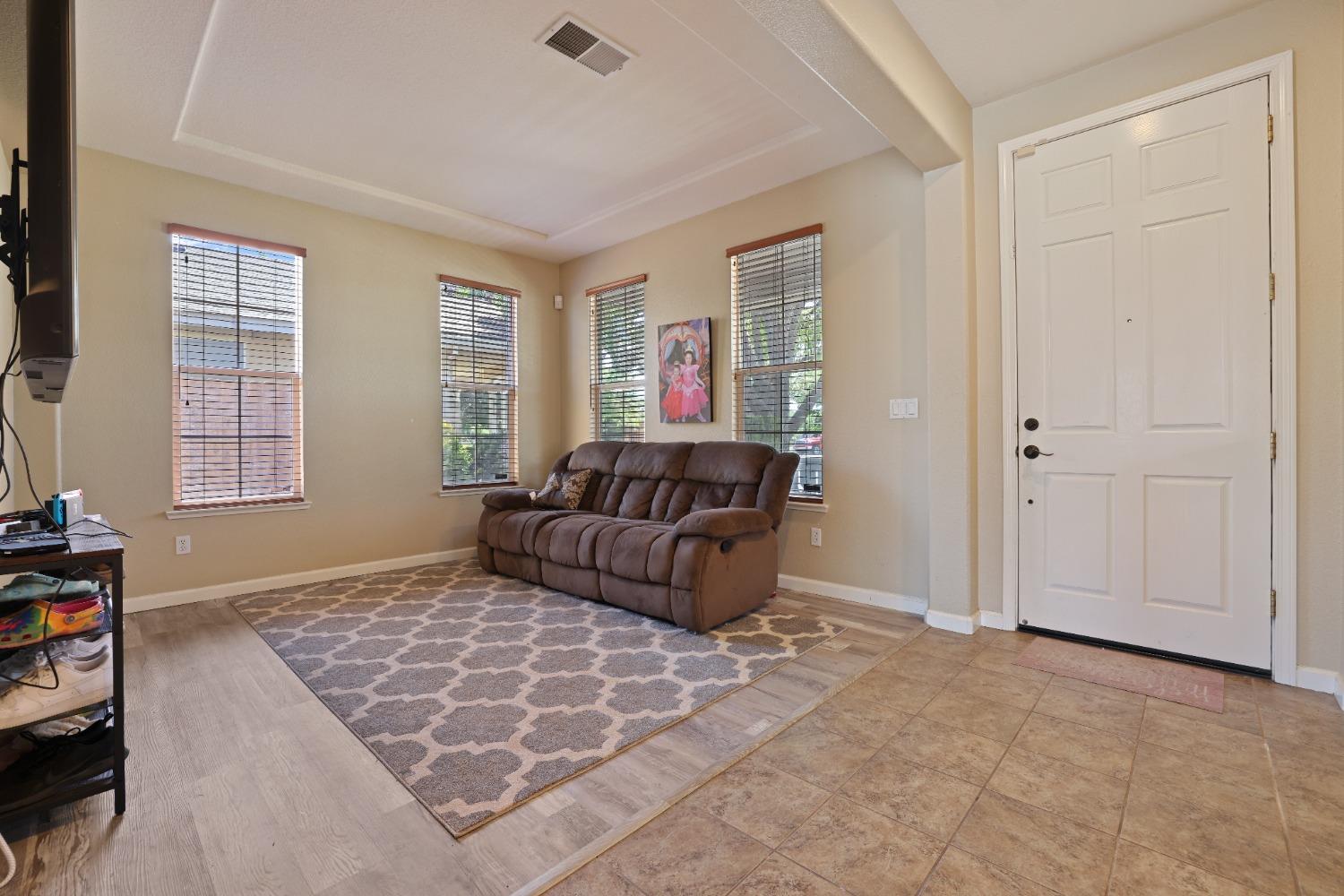 Detail Gallery Image 5 of 40 For 1740 Vintage Cir, Oakdale,  CA 95361 - 4 Beds | 2/1 Baths