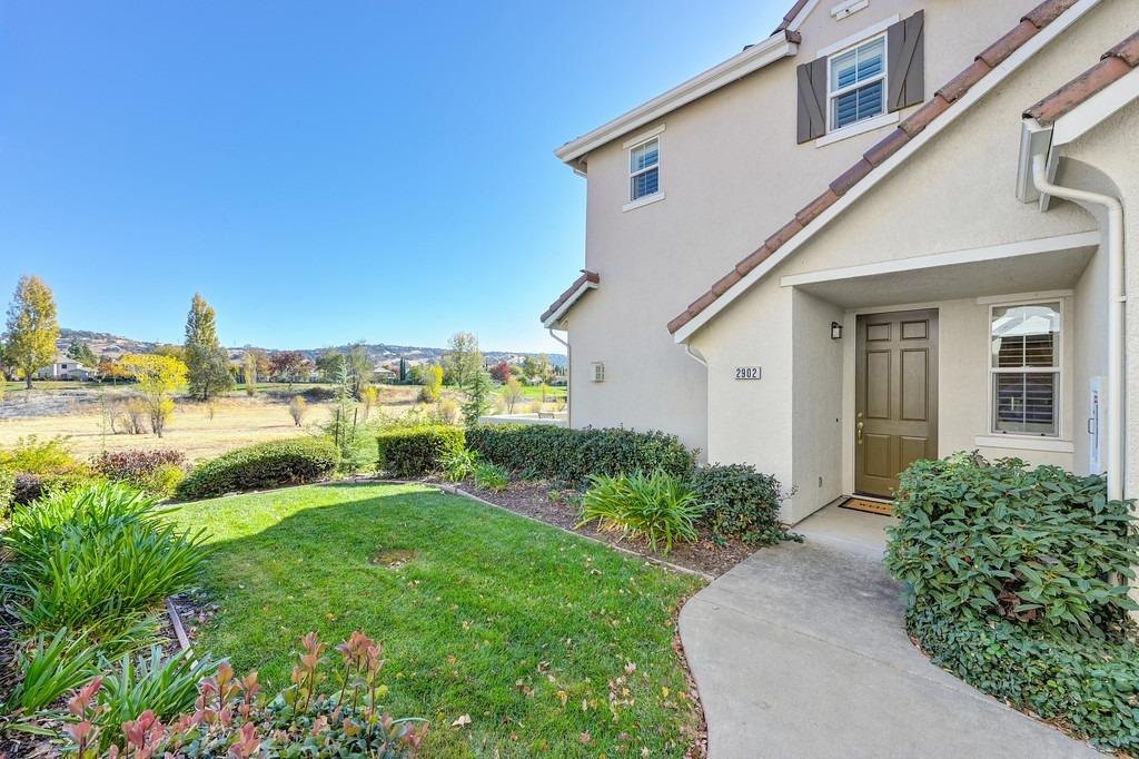 Detail Gallery Image 3 of 49 For 2902 Esplanade Cir, Folsom,  CA 95630 - 2 Beds | 2/1 Baths