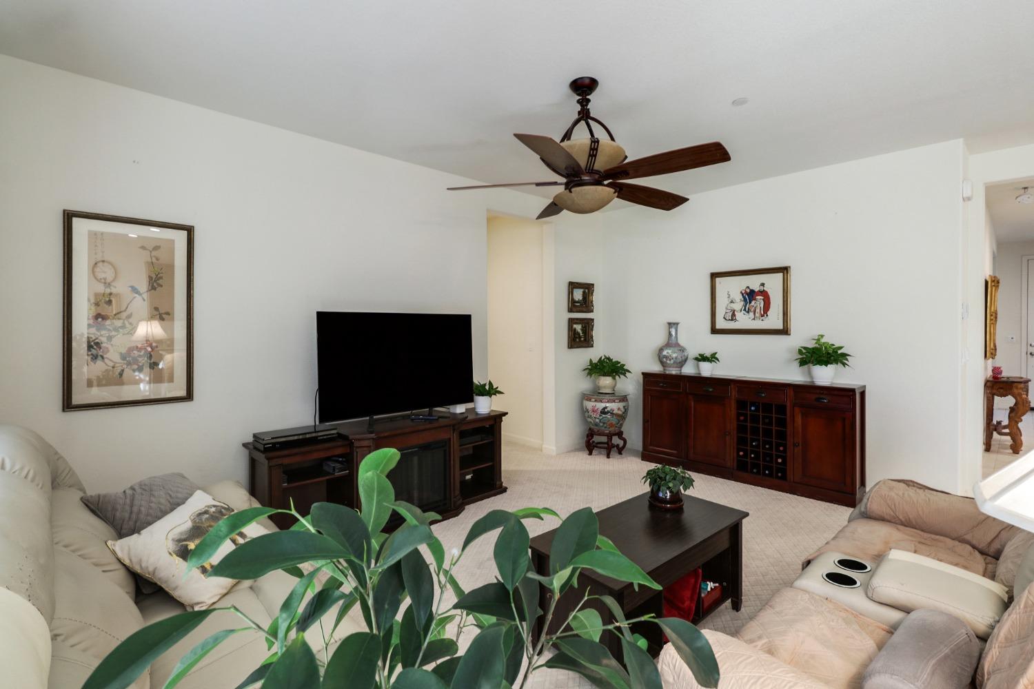 Detail Gallery Image 5 of 35 For 4553 Paso Centro Ln, Sacramento,  CA 95834 - 2 Beds | 2/1 Baths