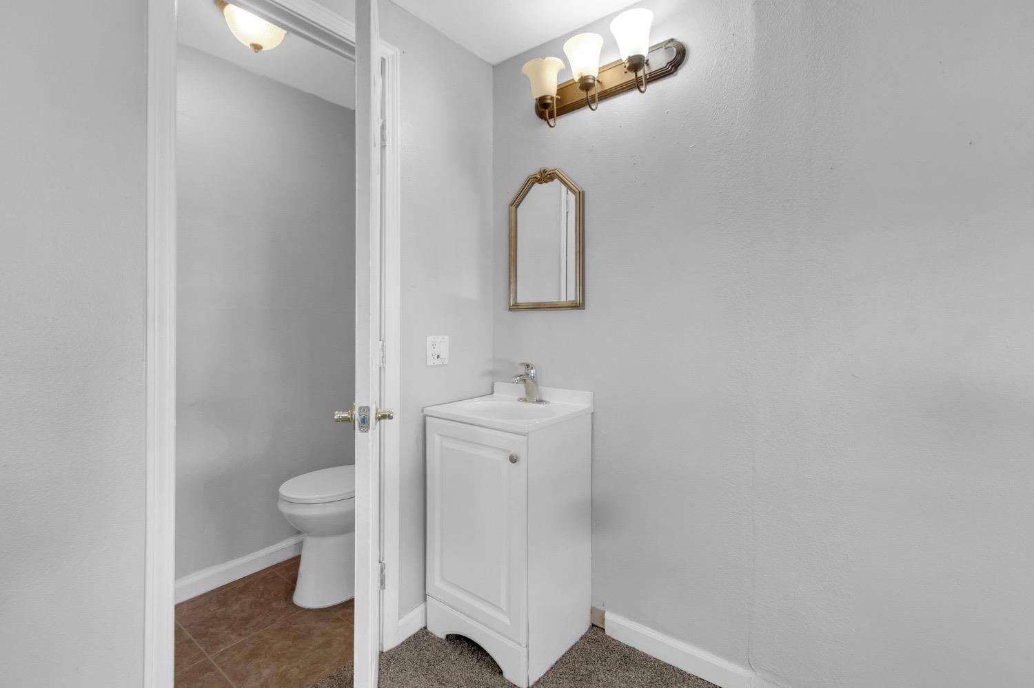 Detail Gallery Image 9 of 19 For 7319 Bold Ln, Sacramento,  CA 95823 - 2 Beds | 2 Baths