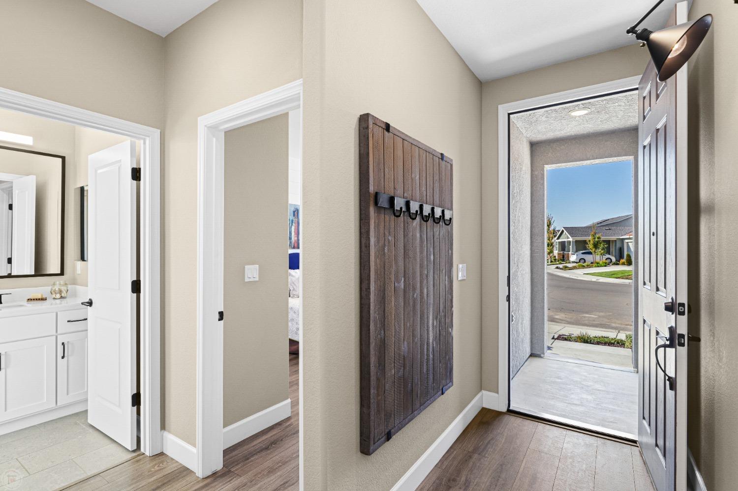 Detail Gallery Image 7 of 87 For 1106 Crescent Ave, Manteca,  CA 95336 - 2 Beds | 2/1 Baths