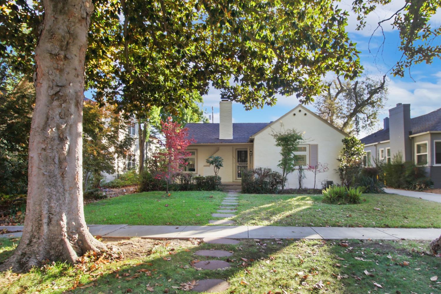 Detail Gallery Image 1 of 38 For 1866 Bidwell Way, Sacramento,  CA 95818 - 3 Beds | 1 Baths