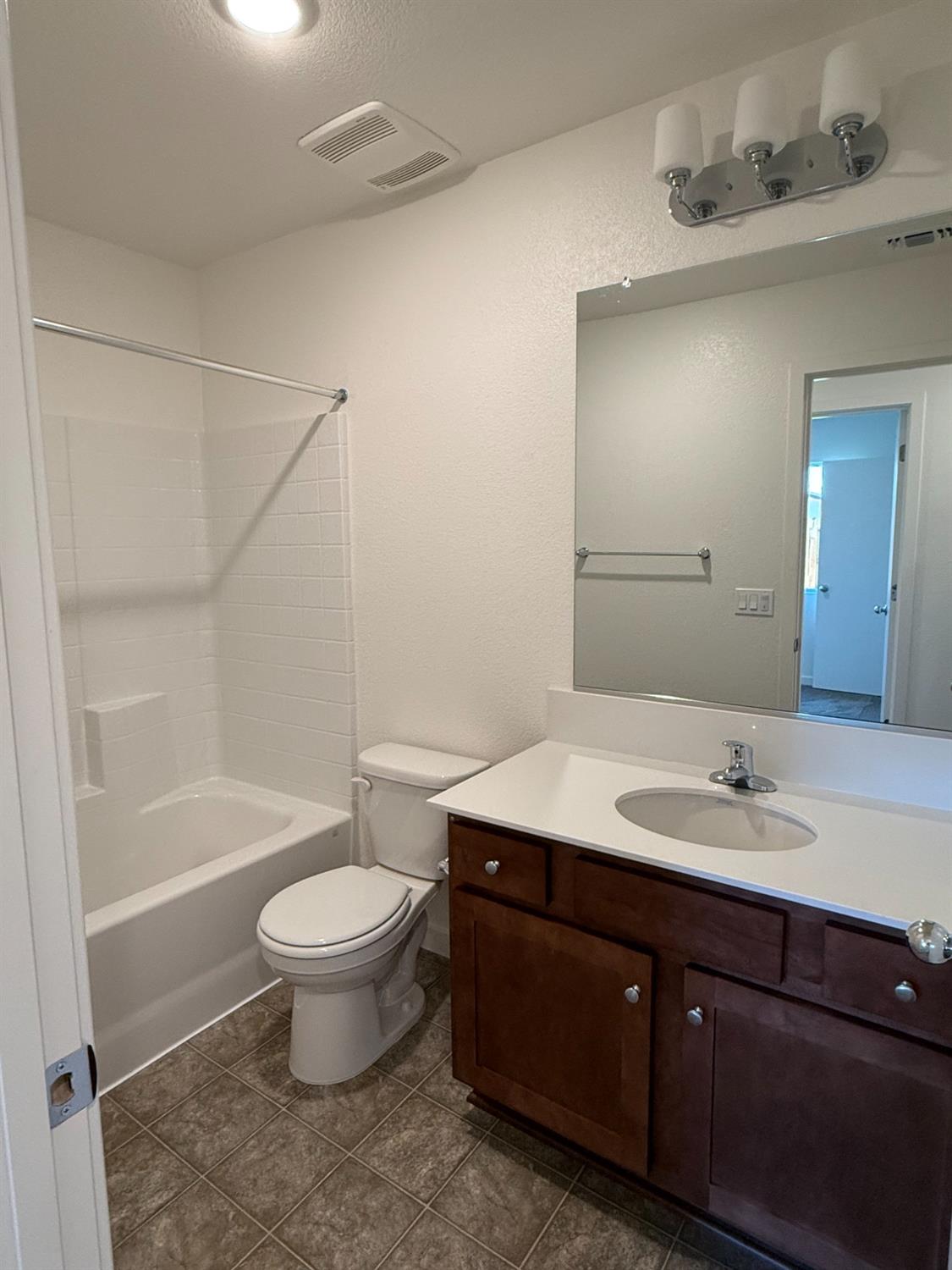 Detail Gallery Image 12 of 18 For 400 Ingraham Ct, Los Banos,  CA 93635 - 3 Beds | 2 Baths