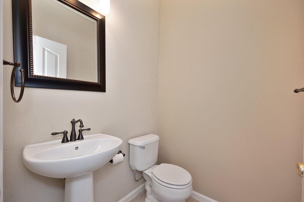 Detail Gallery Image 18 of 49 For 2902 Esplanade Cir, Folsom,  CA 95630 - 2 Beds | 2/1 Baths