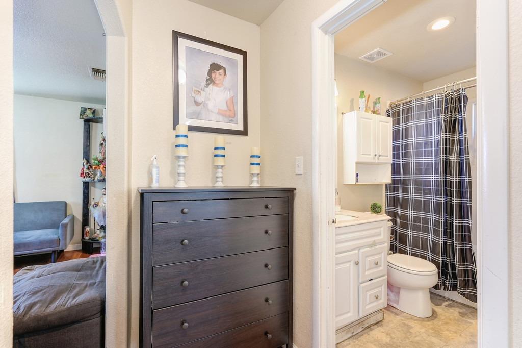 Detail Gallery Image 16 of 39 For 2571 Erickson St, Sacramento,  CA 95815 - 4 Beds | 2 Baths