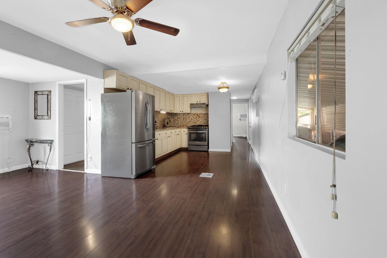 Detail Gallery Image 5 of 19 For 7319 Bold Ln, Sacramento,  CA 95823 - 2 Beds | 2 Baths