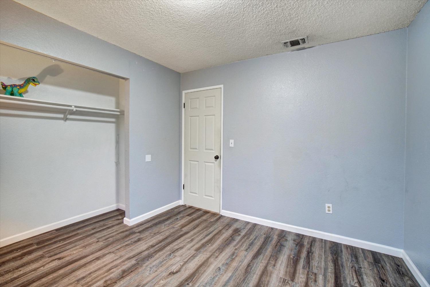 Detail Gallery Image 15 of 19 For 4111 35th Ave, Sacramento,  CA 95824 - 2 Beds | 2 Baths