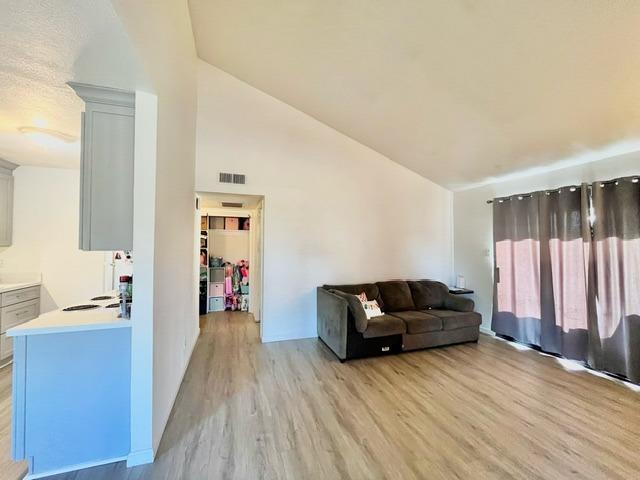 Detail Gallery Image 2 of 21 For 3702 W Benjamin Holt Dr #18,  Stockton,  CA 95219 - 1 Beds | 1 Baths