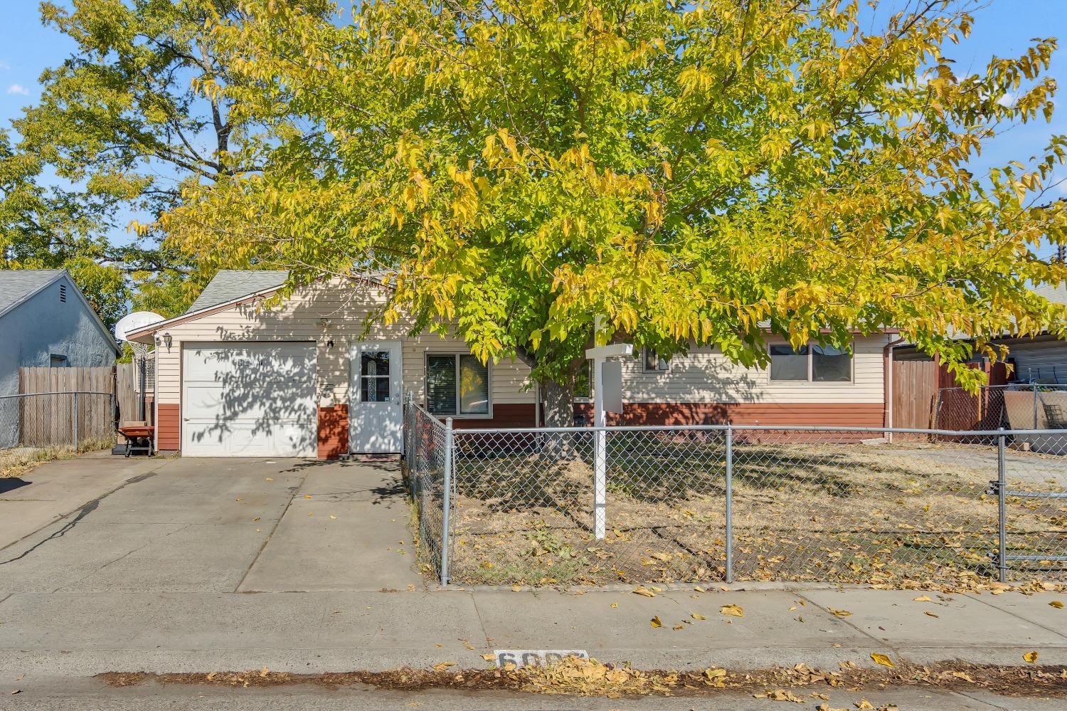 Detail Gallery Image 1 of 34 For 6007 Georgia Dr, North Highlands,  CA 95660 - 3 Beds | 2 Baths