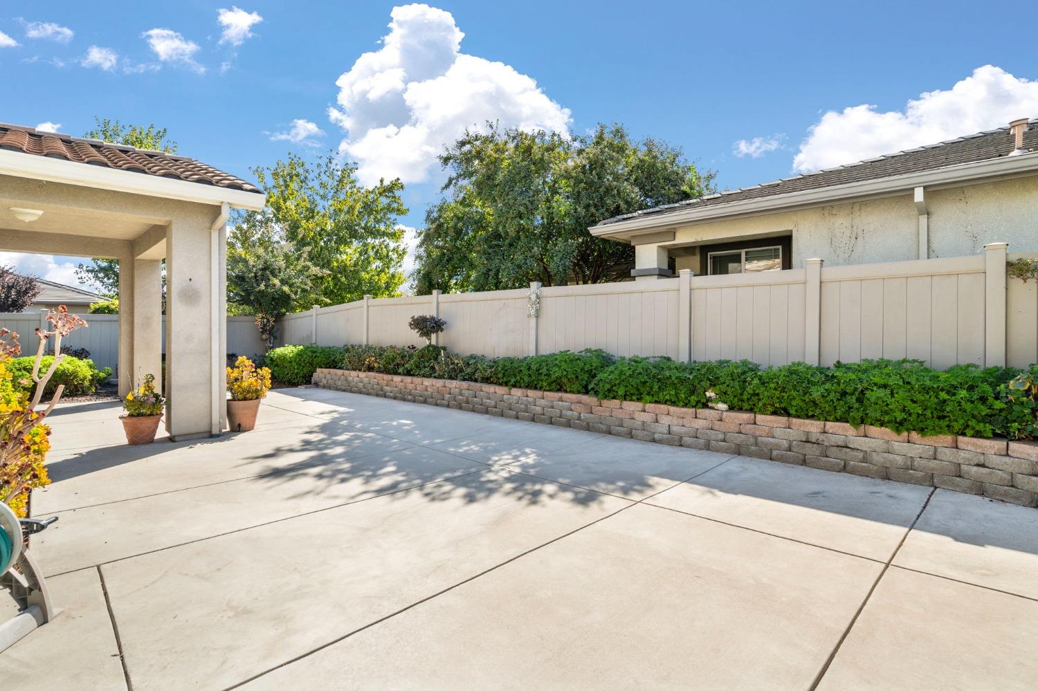 Detail Gallery Image 34 of 35 For 2010 Autumn Oaks St, Manteca,  CA 95336 - 2 Beds | 2 Baths